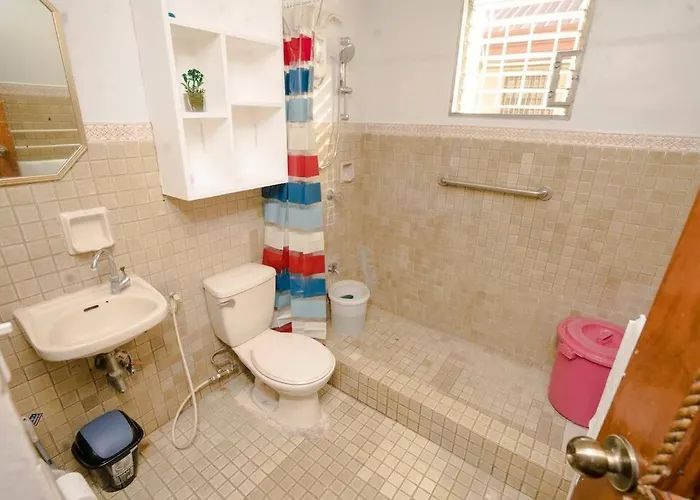 House B Spacious 3br3tb Along Commonwealth Ave Apartment