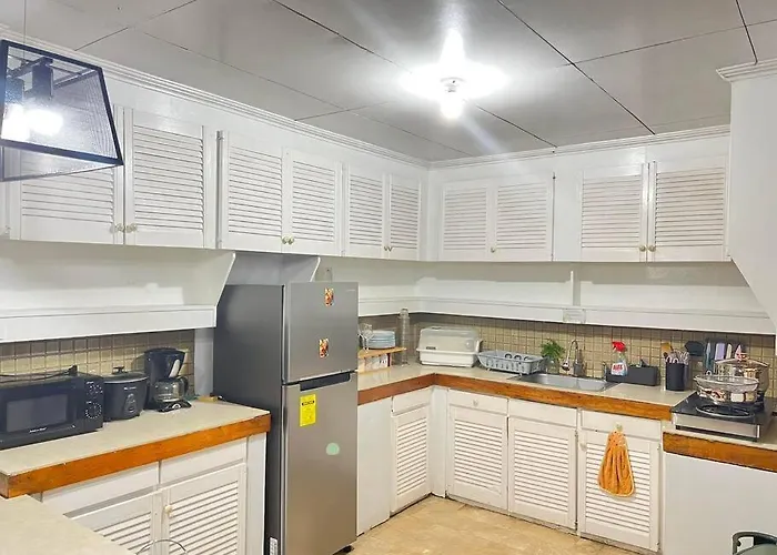 House B Spacious 3br3tb Along Commonwealth Ave * Manila