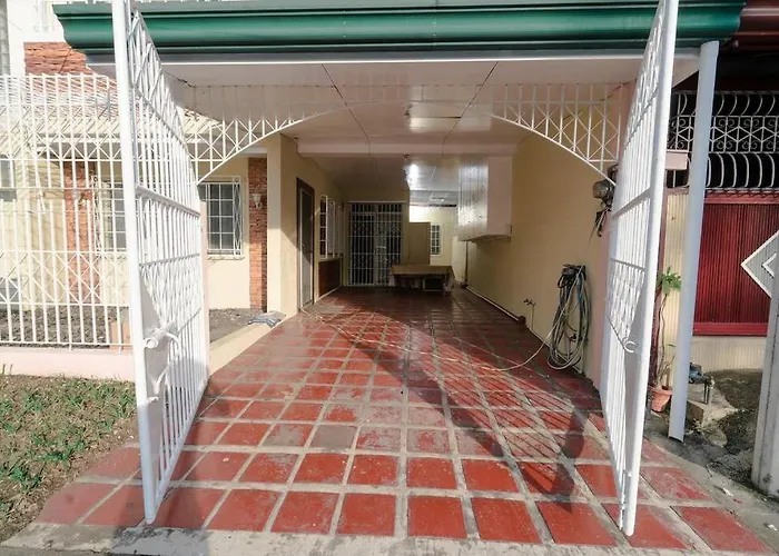 Apartment House B Spacious 3br3tb Along Commonwealth Ave *