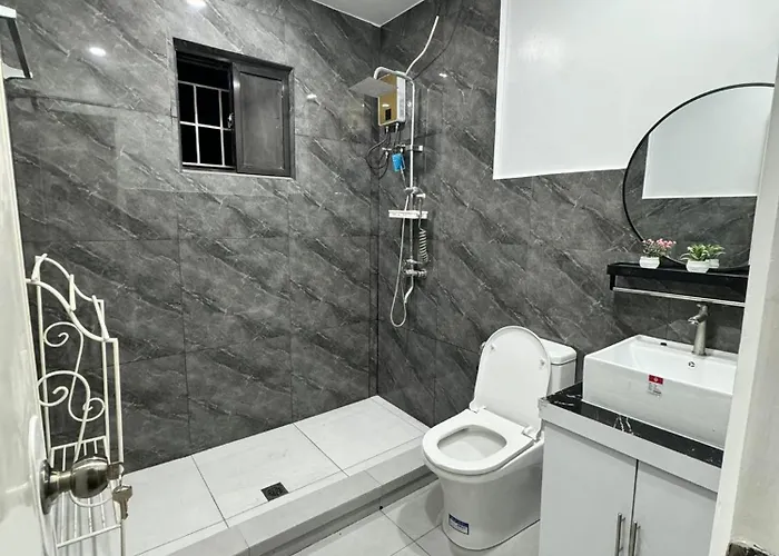 House B Spacious 3br3tb Along Commonwealth Ave Manila