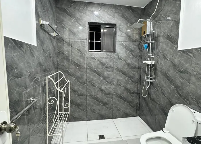 Apartment House B Spacious 3br3tb Along Commonwealth Ave